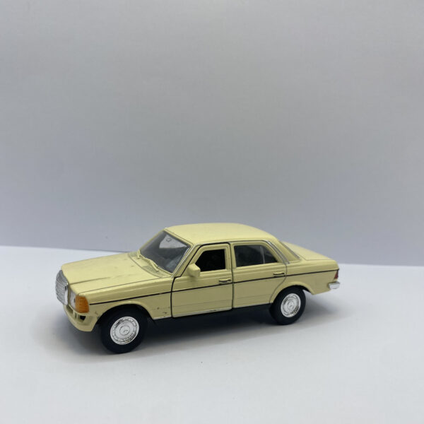 VOITURE DE COLLECTION "MERCEDES BENZ 230E" MÉTAL – Image 4