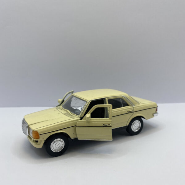 VOITURE DE COLLECTION "MERCEDES BENZ 230E" MÉTAL – Image 5