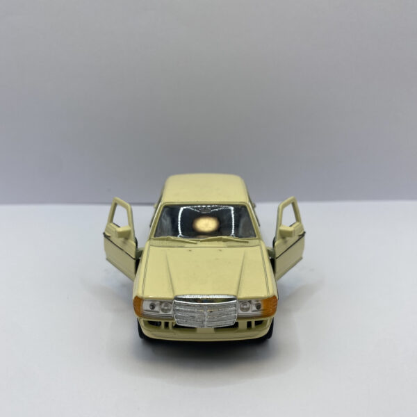 VOITURE DE COLLECTION "MERCEDES BENZ 230E" MÉTAL – Image 6