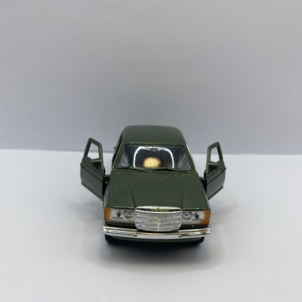 VOITURE DE COLLECTION "MERCEDES BENZ 230E" MÉTAL – Image 9