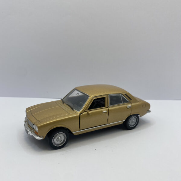 VOITURE DE COLLECTION "PEUGEOT 504" MÉTAL