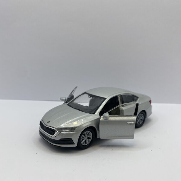 VOITURE DE COLLECTION "SKODA OCTAVIA" MÉTAL – Image 5