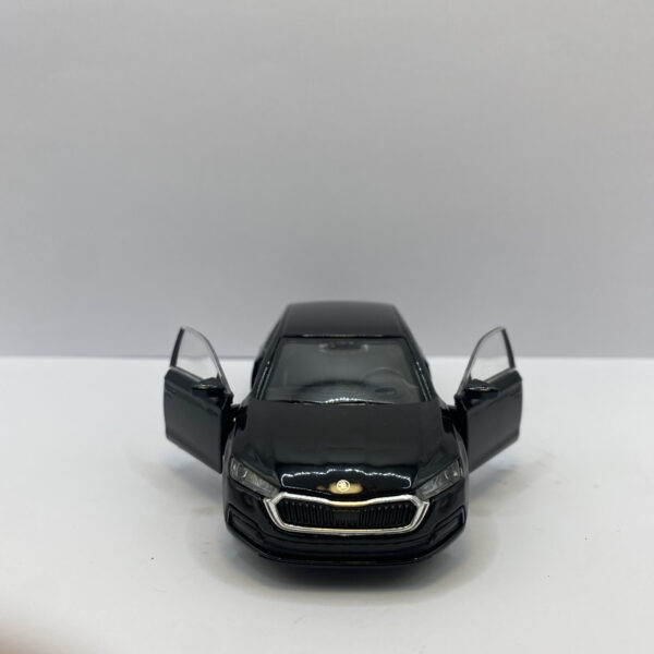 VOITURE DE COLLECTION "SKODA OCTAVIA" MÉTAL – Image 3